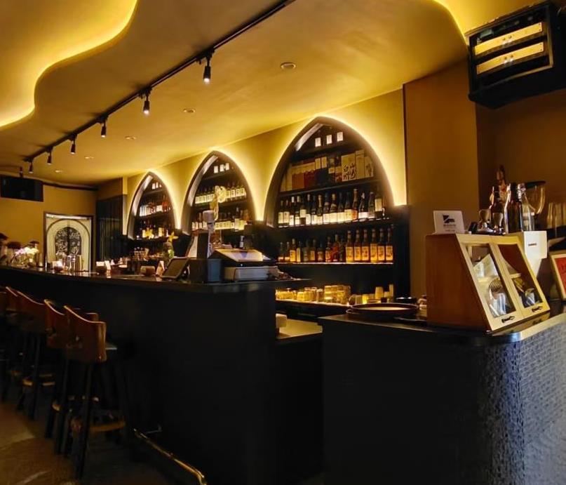 重(zhong)慶(qing)酒(jiu)吧(ba)裝(zhuang)修(xiu)效(xiao)果(guo)圖(tu)，非(fei)常(chang)有(you)格(ge)調(tiao)，燈(deng)光(guang)柔(rou)和(he)