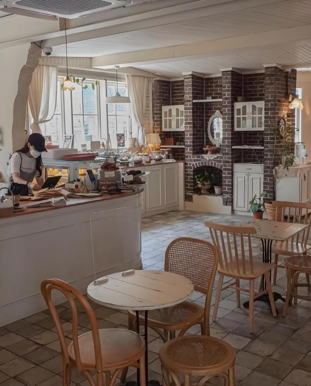 甜品店設計:韓式奶油風烘焙空間治愈且優雅