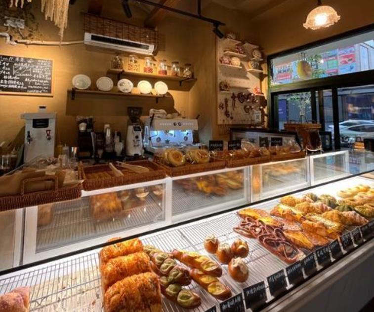 80pingzhongqingfashihongbeidianzhuangxiuxiaoguotu，zhuangchufugulangmanfeng​